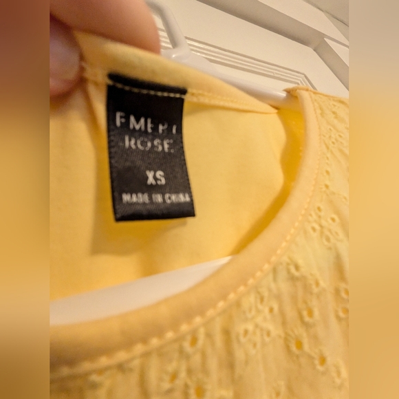 Emery Rose yellow top - Picture 3 of 6